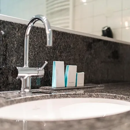 Onderwijshotel De Rooi Pannen 3* Αϊντχόφεν