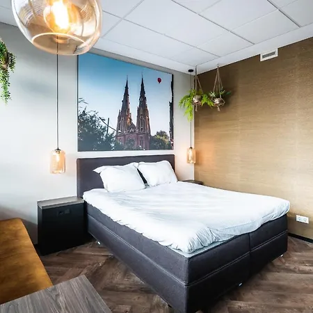 Hotell Onderwijshotel De Rooi Pannen 3*
