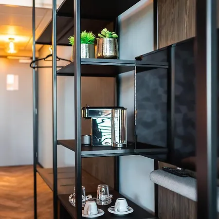 Onderwijshotel De Rooi Pannen 3* Αϊντχόφεν