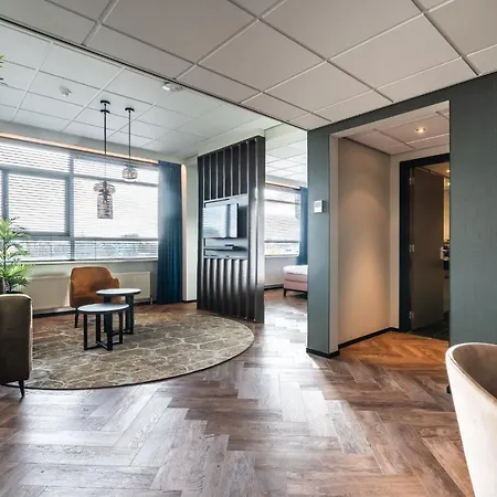 Onderwijshotel De Rooi Pannen 3* Αϊντχόφεν
