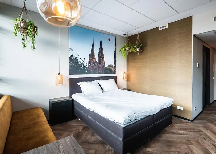 Ξενοδοχείο Onderwijshotel De Rooi Pannen 3*