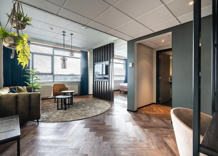 Onderwijshotel De Rooi Pannen 3* Αϊντχόφεν