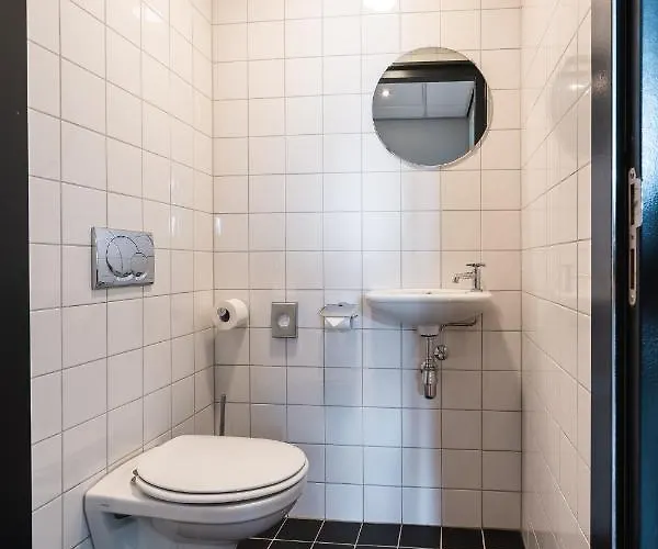 Onderwijshotel De Rooi Pannen 3* 埃因霍温