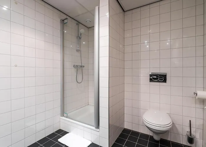 Onderwijshotel De Rooi Pannen 3* 埃因霍温