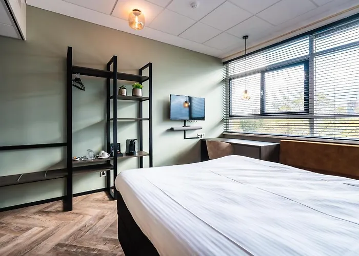 Onderwijshotel De Rooi Pannen 3* 埃因霍温