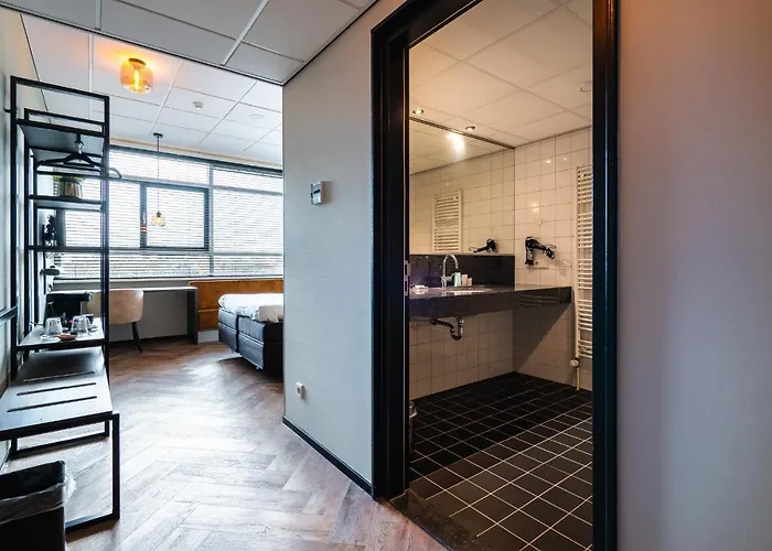 Onderwijshotel De Rooi Pannen 酒店 埃因霍温