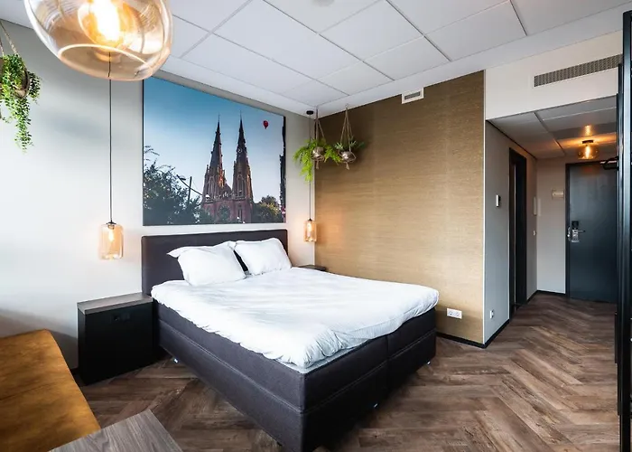 Onderwijshotel De Rooi Pannen 酒店 埃因霍温